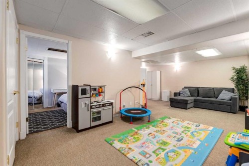 23 Heston Street Nw, Calgary, AB 