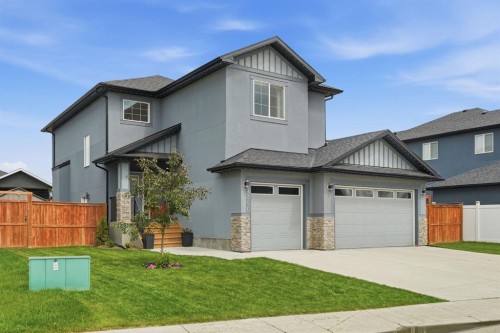 1356 Lackner Boulevard  Carstairs, AB T0M 0N0