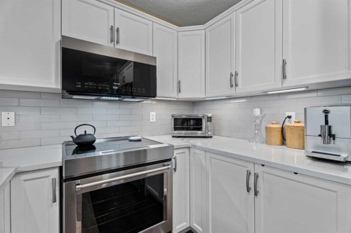 241 Sunset Heights, Cochrane, AB - Indoor Photo Showing Kitchen