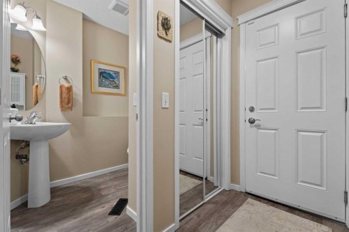 241 Sunset Heights, Cochrane, AB - Indoor Photo Showing Bathroom