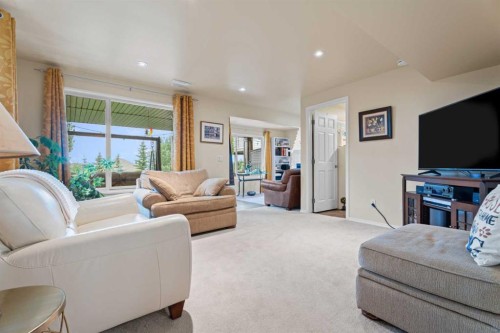 241 Sunset Heights, Cochrane, AB - Indoor Photo Showing Living Room