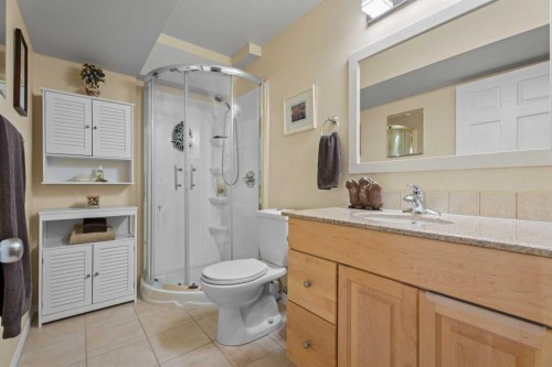 241 Sunset Heights, Cochrane, AB - Indoor Photo Showing Bathroom