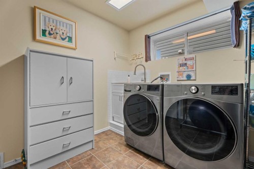 241 Sunset Heights, Cochrane, AB - Indoor Photo Showing Laundry Room