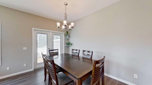 39 Sunrise View, Cochrane, AB - Indoor Photo Showing Dining Room