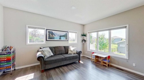 39 Sunrise View, Cochrane, AB - Indoor Photo Showing Living Room