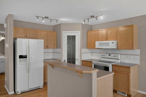59 Silver Springs Way Nw, Airdrie, AB - Indoor Photo Showing Kitchen