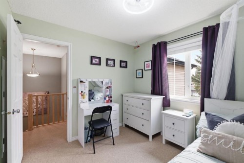 132 Coopers Heights Sw, Airdrie, AB - Indoor Photo Showing Bedroom
