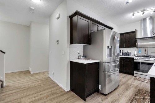 262 Hillcrest Heights Sw, Airdrie, AB - Indoor Photo Showing Kitchen