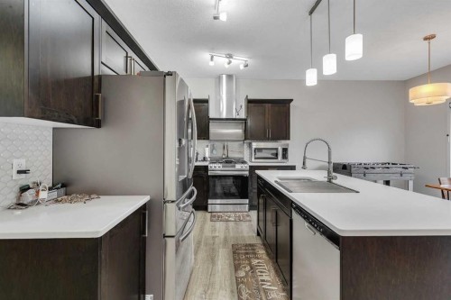 262 Hillcrest Heights Sw, Airdrie, AB - Indoor Photo Showing Kitchen With Upgraded Kitchen