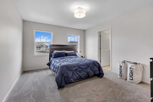 262 Hillcrest Heights Sw, Airdrie, AB - Indoor Photo Showing Bedroom