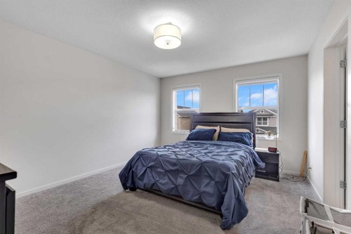 262 Hillcrest Heights Sw, Airdrie, AB - Indoor Photo Showing Bedroom