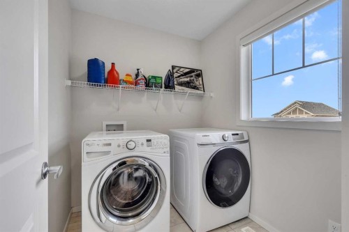 262 Hillcrest Heights Sw, Airdrie, AB - Indoor Photo Showing Laundry Room
