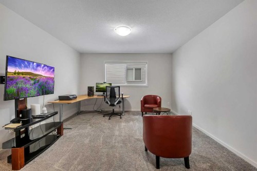 262 Hillcrest Heights Sw, Airdrie, AB - Indoor Photo Showing Office