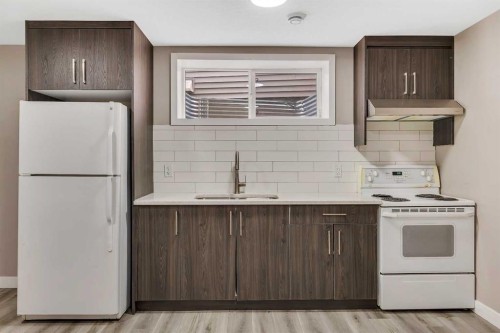 262 Hillcrest Heights Sw, Airdrie, AB - Indoor Photo Showing Kitchen With Double Sink