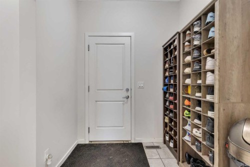 262 Hillcrest Heights Sw, Airdrie, AB - Indoor Photo Showing Other Room