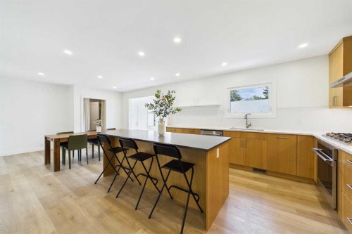 416 Thornhill Place Nw, Calgary, AB - Indoor Photo Showing Kitchen With Upgraded Kitchen