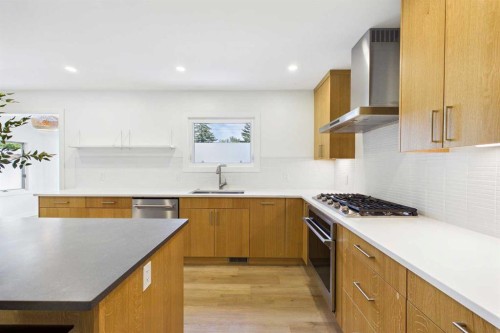 416 Thornhill Place Nw, Calgary, AB - Indoor Photo Showing Kitchen With Upgraded Kitchen