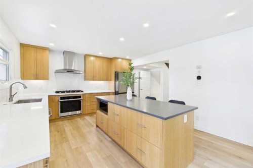 416 Thornhill Place Nw, Calgary, AB - Indoor Photo Showing Kitchen With Upgraded Kitchen