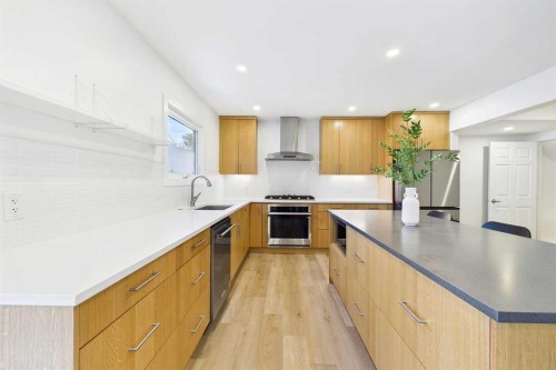 416 Thornhill Place Nw, Calgary, AB - Indoor Photo Showing Kitchen With Upgraded Kitchen
