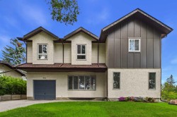 416 Thornhill Place NW Calgary, AB T2K 2S5
