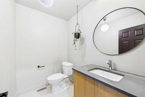 416 Thornhill Place Nw, Calgary, AB - Indoor Photo Showing Bathroom