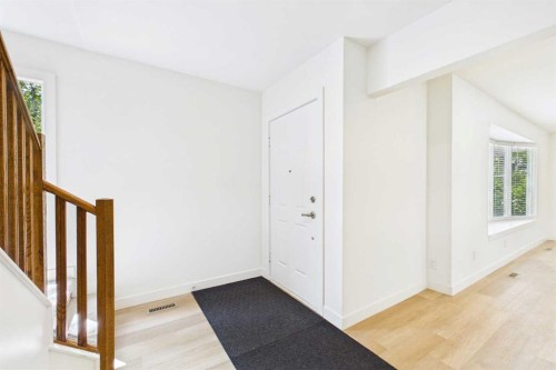 416 Thornhill Place Nw, Calgary, AB - Indoor Photo Showing Other Room