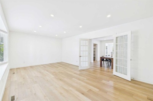 416 Thornhill Place Nw, Calgary, AB - Indoor Photo Showing Other Room