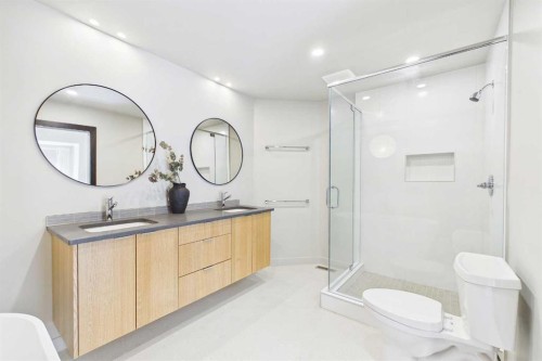 416 Thornhill Place Nw, Calgary, AB - Indoor Photo Showing Bathroom