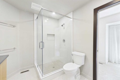 416 Thornhill Place Nw, Calgary, AB - Indoor Photo Showing Bathroom