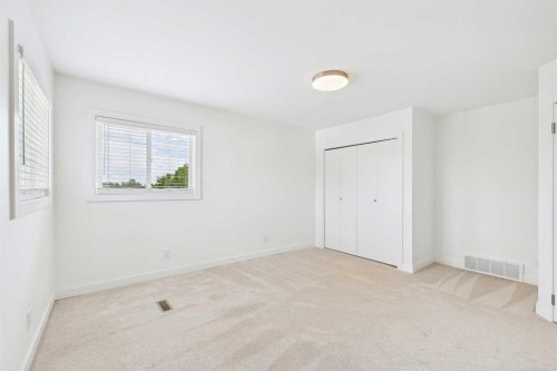 416 Thornhill Place Nw, Calgary, AB - Indoor Photo Showing Other Room