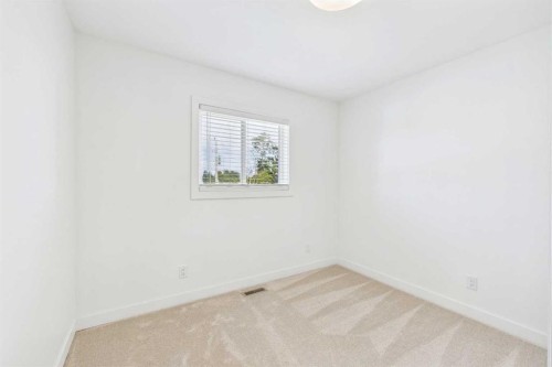 416 Thornhill Place Nw, Calgary, AB - Indoor Photo Showing Other Room