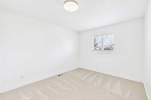 416 Thornhill Place Nw, Calgary, AB - Indoor Photo Showing Other Room