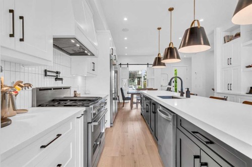 2032 37 Avenue Sw, Calgary, AB - Indoor Photo Showing Kitchen With Upgraded Kitchen