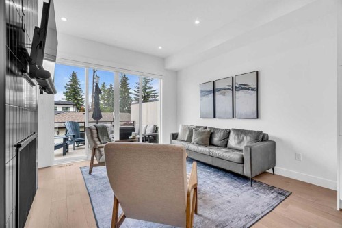 2032 37 Avenue Sw, Calgary, AB - Indoor Photo Showing Other Room