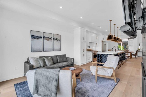 2032 37 Avenue Sw, Calgary, AB - Indoor Photo Showing Living Room
