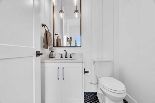 2032 37 Avenue Sw, Calgary, AB - Indoor Photo Showing Bathroom