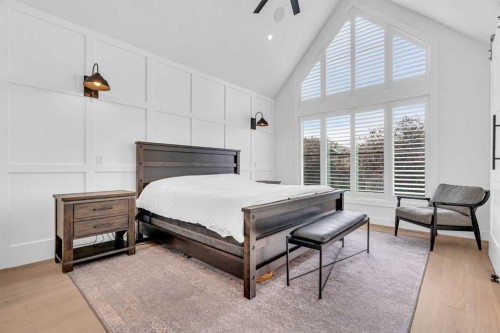 2032 37 Avenue Sw, Calgary, AB - Indoor Photo Showing Bedroom