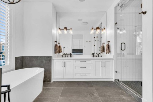 2032 37 Avenue Sw, Calgary, AB - Indoor Photo Showing Bathroom