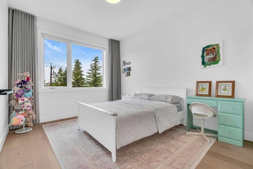 2032 37 Avenue Sw, Calgary, AB - Indoor Photo Showing Bedroom