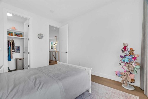 2032 37 Avenue Sw, Calgary, AB - Indoor Photo Showing Bedroom