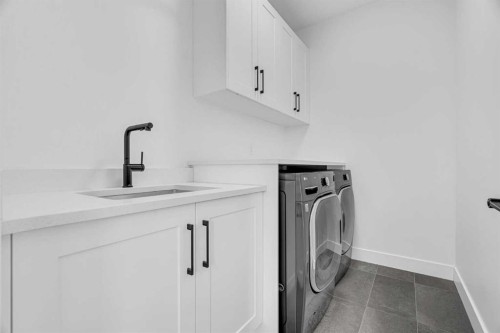 2032 37 Avenue Sw, Calgary, AB - Indoor Photo Showing Laundry Room
