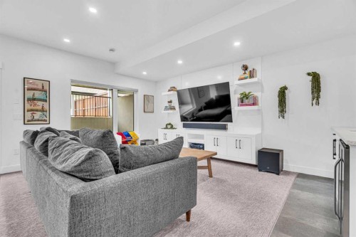 2032 37 Avenue Sw, Calgary, AB - Indoor Photo Showing Other Room