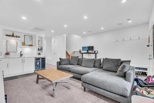 2032 37 Avenue Sw, Calgary, AB - Indoor Photo Showing Living Room