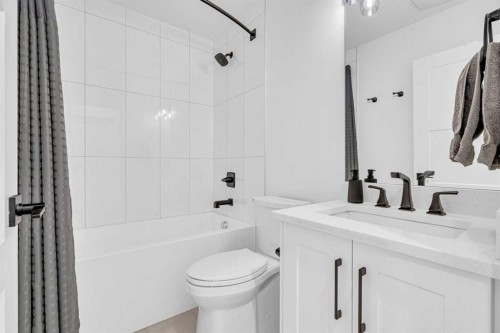2032 37 Avenue Sw, Calgary, AB - Indoor Photo Showing Bathroom