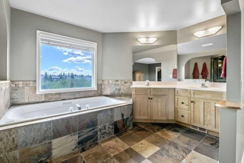 28 Citadel Green Nw, Calgary, AB 