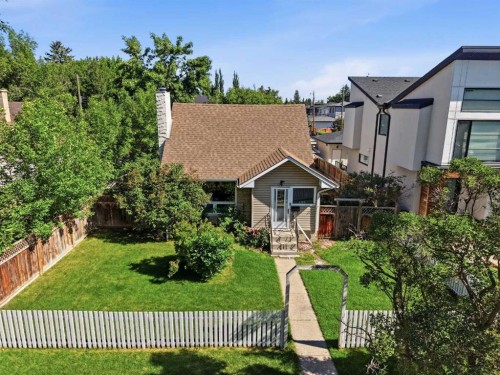 806 Radford Road Ne, Calgary, AB - Outdoor