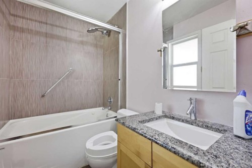 806 Radford Road Ne, Calgary, AB - Indoor Photo Showing Bathroom