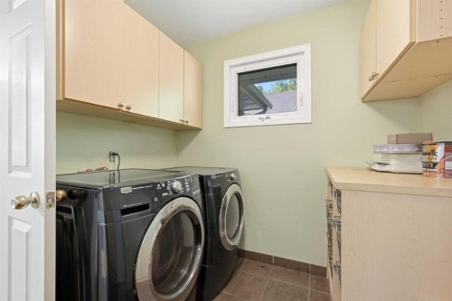 806 Radford Road Ne, Calgary, AB - Indoor Photo Showing Laundry Room