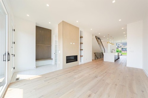 2028 36 Street Sw, Calgary, AB - Indoor Photo Showing Other Room