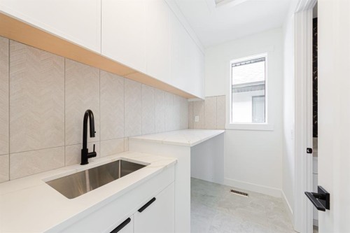2028 36 Street Sw, Calgary, AB - Indoor Photo Showing Kitchen
